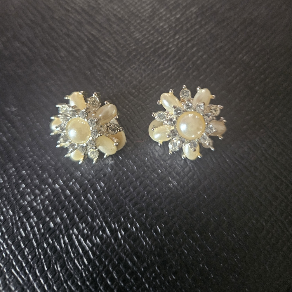 Elegant Vintage Faux Pearl and Crystal Rhinestone Flower Earrings Clip On